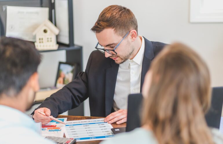 Assurance vie : qui paie les prélèvements sociaux sur les unités de compte au décès ?