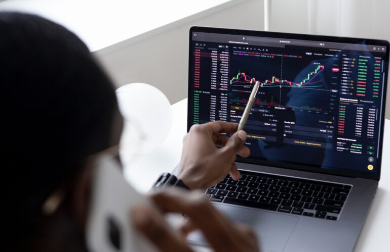 Or : faut-il profiter de la correction pour entrer ?